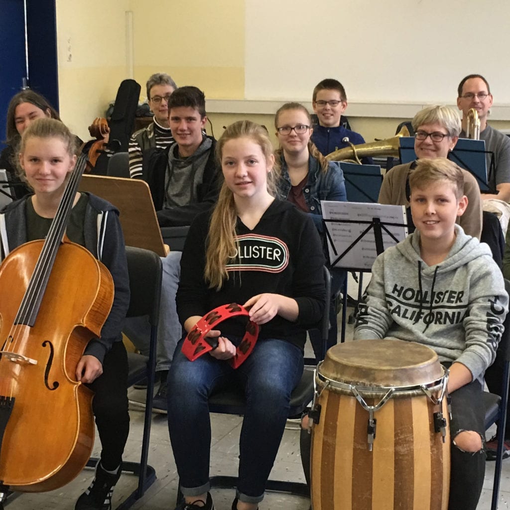 Schüler-Eltern-Lehrer-Orchester probt Löwenherz