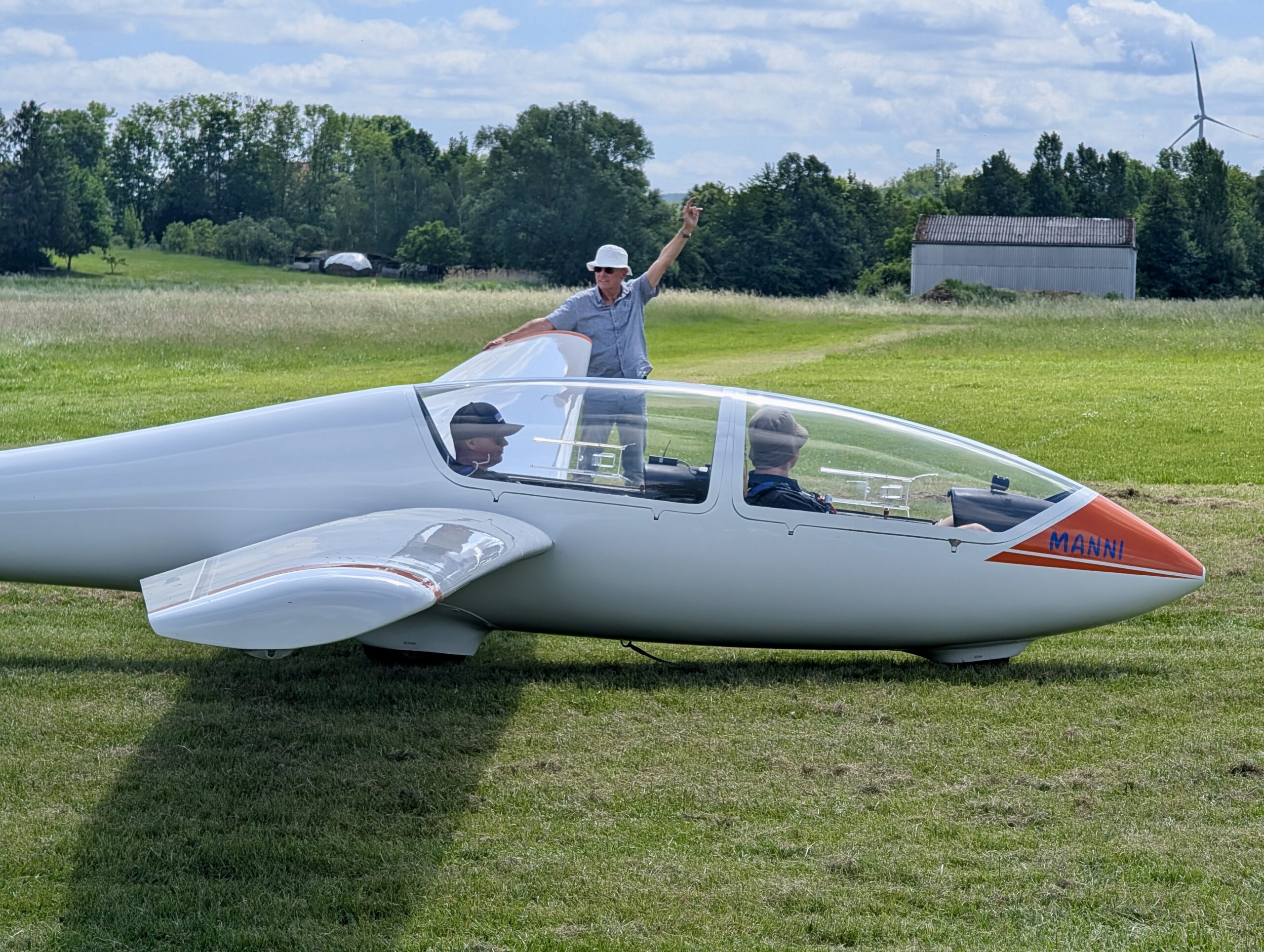 Vom Schulhof auf den Flugplatz